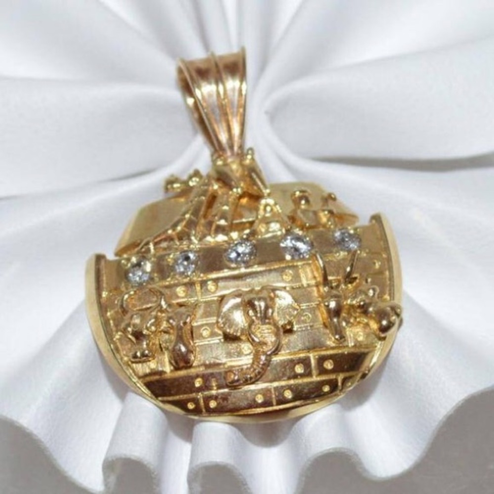 14kt yellow gold Designer DZ Noah's ark pendant